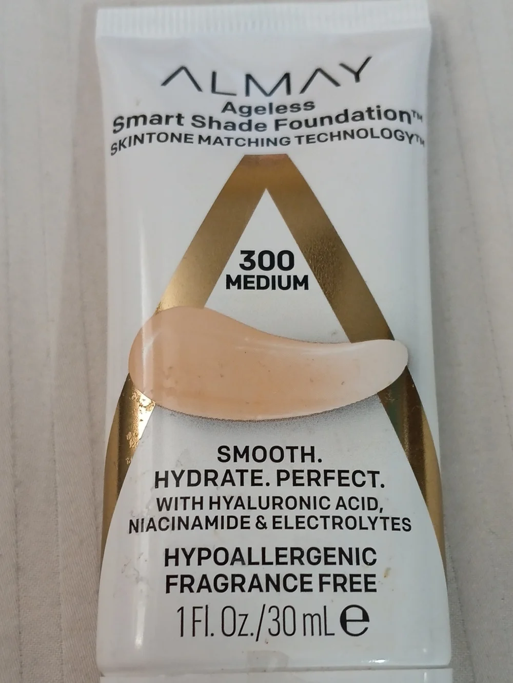 Almay Ageless Smart Shade Foundation #300 Medium